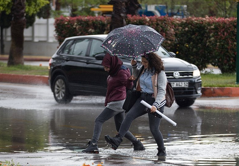 Meteoroloji, İstanbul dahil birçok ilimiz için alarm verdi! Sıcaklıklar ise bu hafta çok düşecek: İstanbul, Ankara, İzmir...