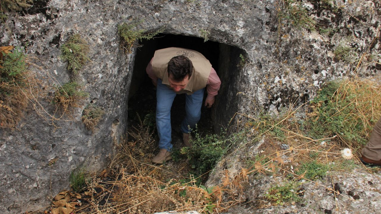 150 metrelik tünelin içerisine ilk kez girildi Romalılar dağı delerek yapmış nedeni tespit edildi