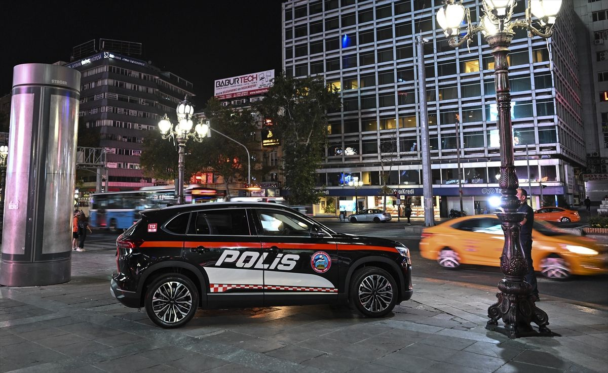 Ankara'da polis ekipleri yerli otomobil Togg'la devriye görevine başladı