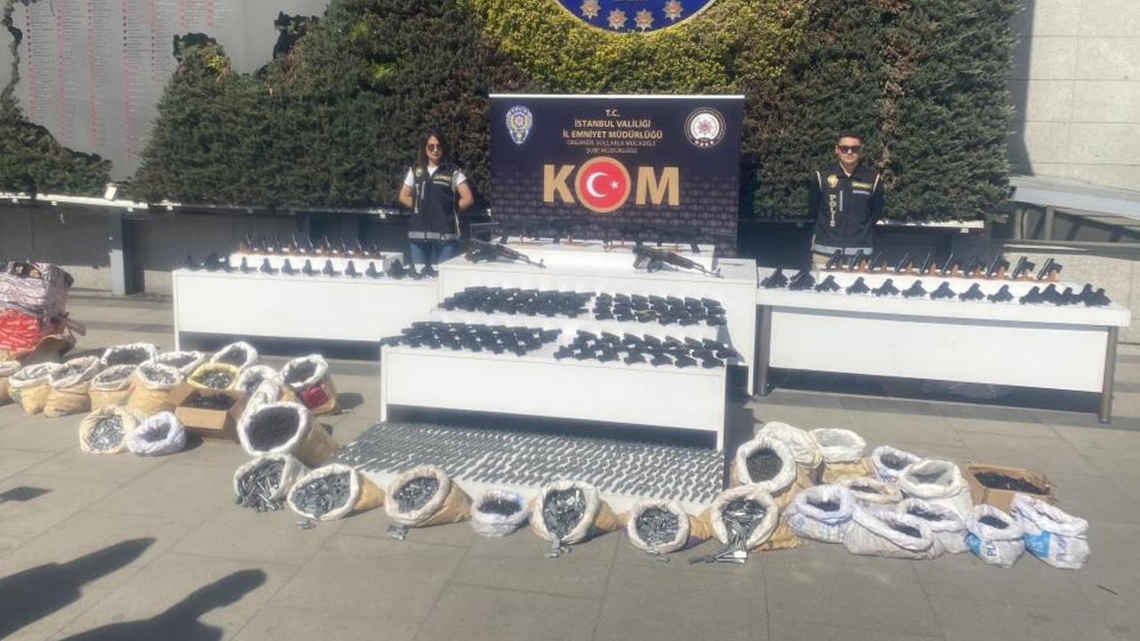 İstanbul'da silah kaçakçılığı operasyonunda 10 şüpheli yakalandı! Ele geçirilenlere bakın...