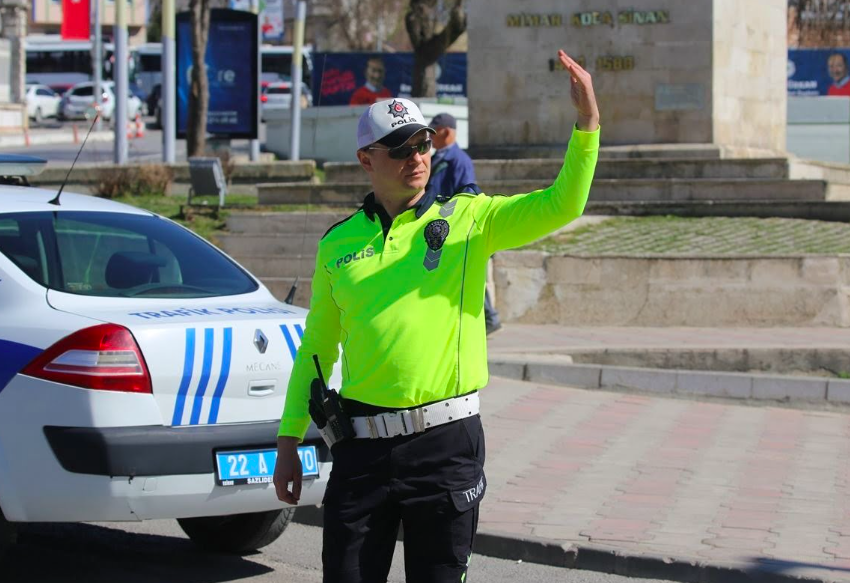 Trafikte yeni dönem başlıyor, bir dönem bitiyor! Artık taşımak zorunlu değil