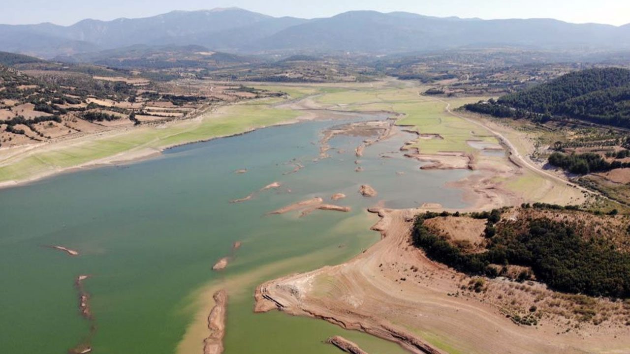 Çanakkale'deki Bayramiç Barajı kurumak üzere! Su seviyesi yüzde 16!