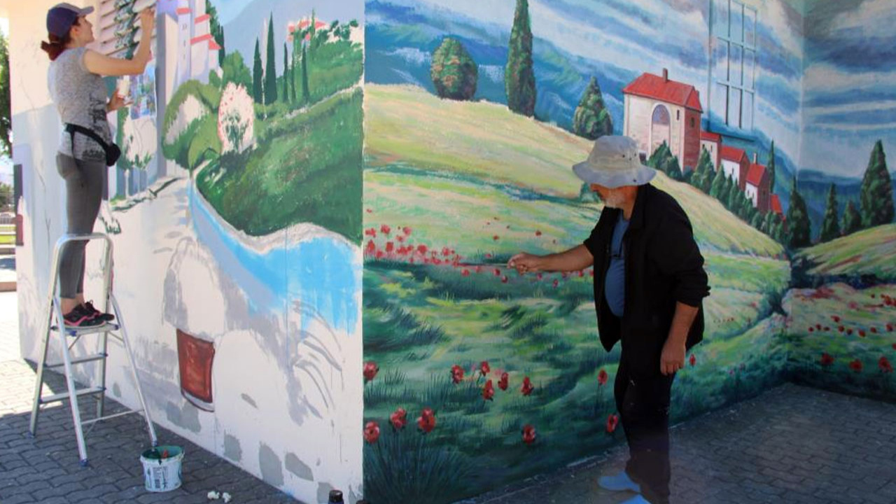 Kayseri'de ressam baba ve kızı duvarları tabloya dönüştürüyor