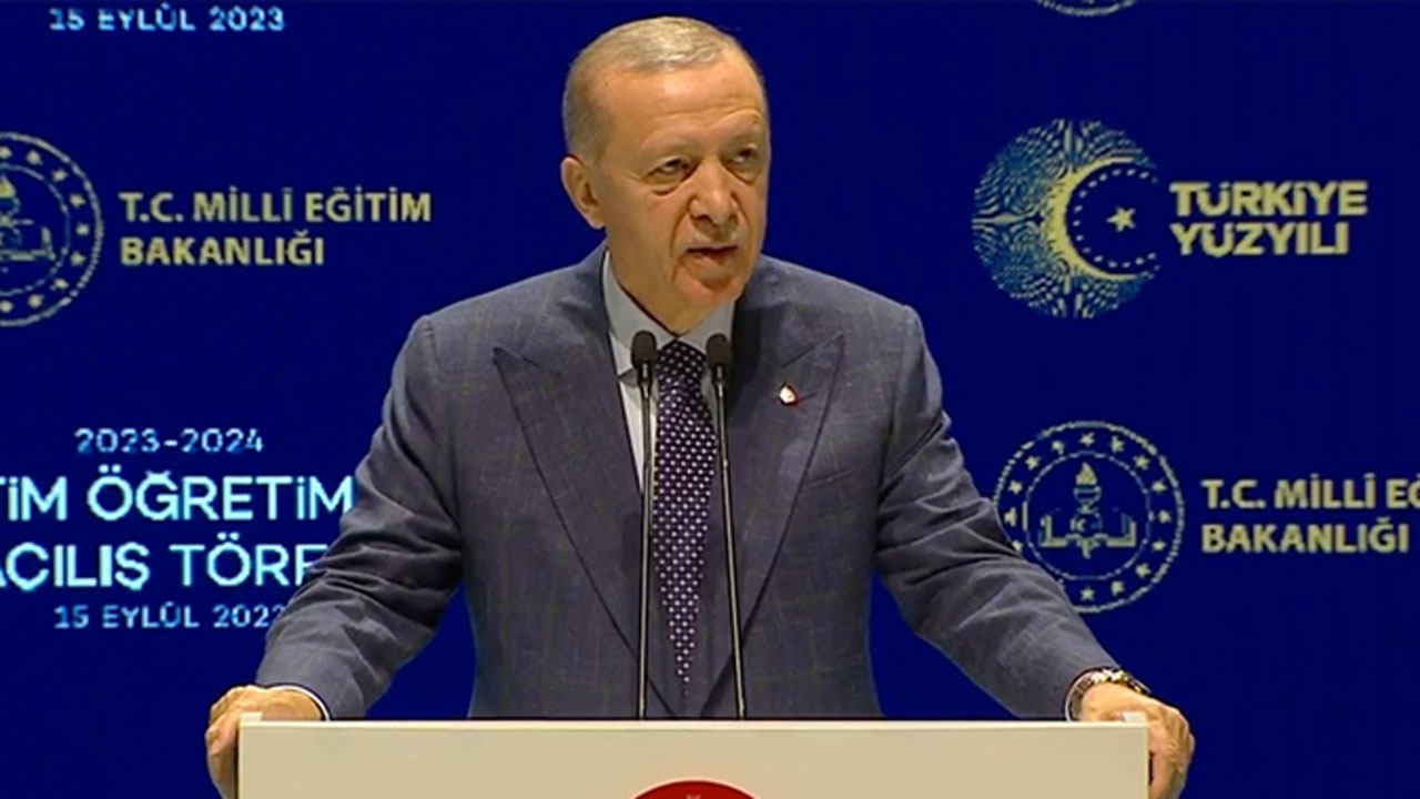 Cumhurbaşkanı Erdoğan'dan ücretli öğretmenlerin ek ders ücretlerine yüzde 25 zam müjdesi
