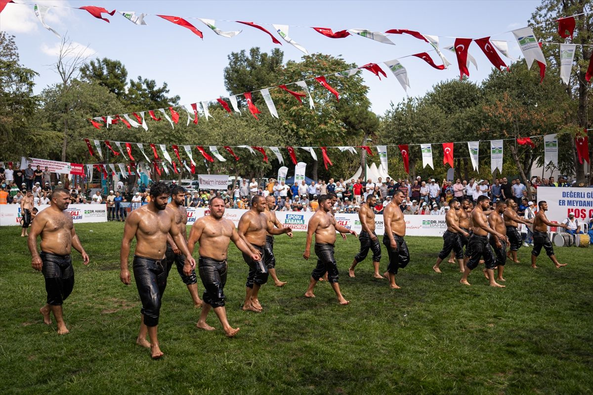 18. Geleneksel Bahçelievler Kocasinan Yağlı Güreşleri başladı