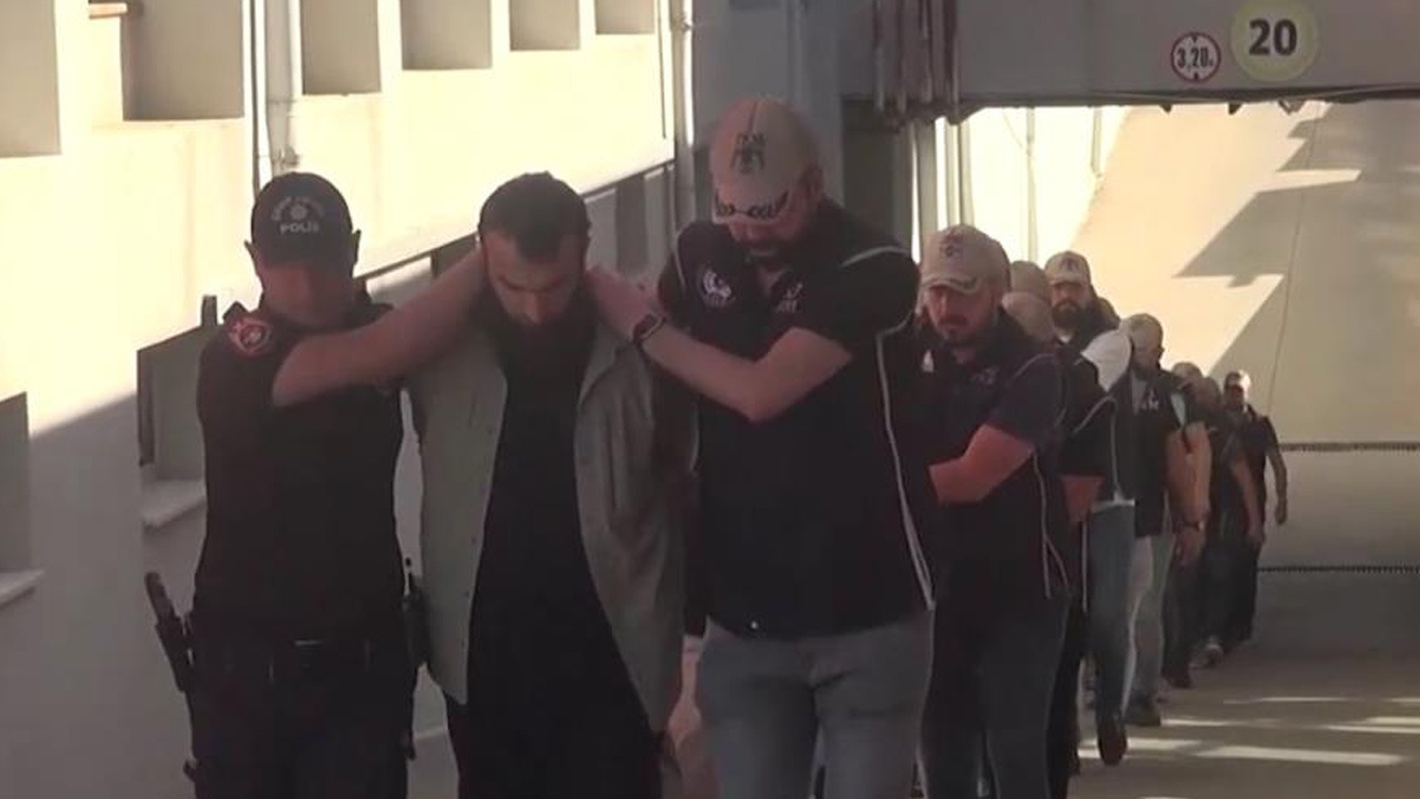 Adana'da DEAŞ operasyonunda 17 şahıs yakalandı! Bakan Yerlikaya duyurdu