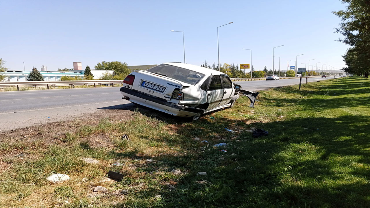 Eskişehir'de kontrolden çıkan otomobil bariyerlere çarptı!