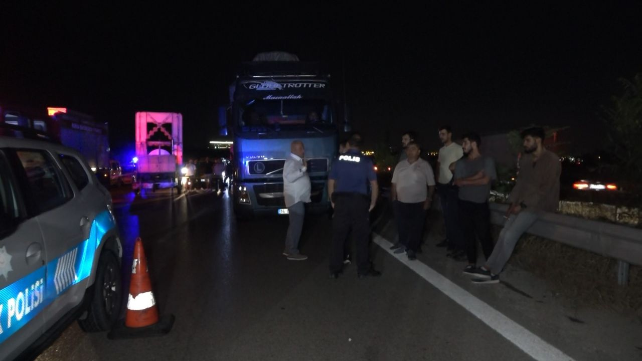 Dinamit yüklü kamyonet devrildi yol 7 saat kapalı kaldı! Bomba imha uzmanları tek tek topladı