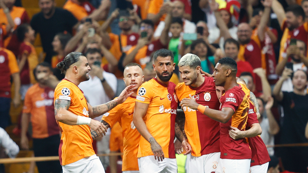 Galatasaray sahasında Kopenhag'la 2-2 berabere kaldı