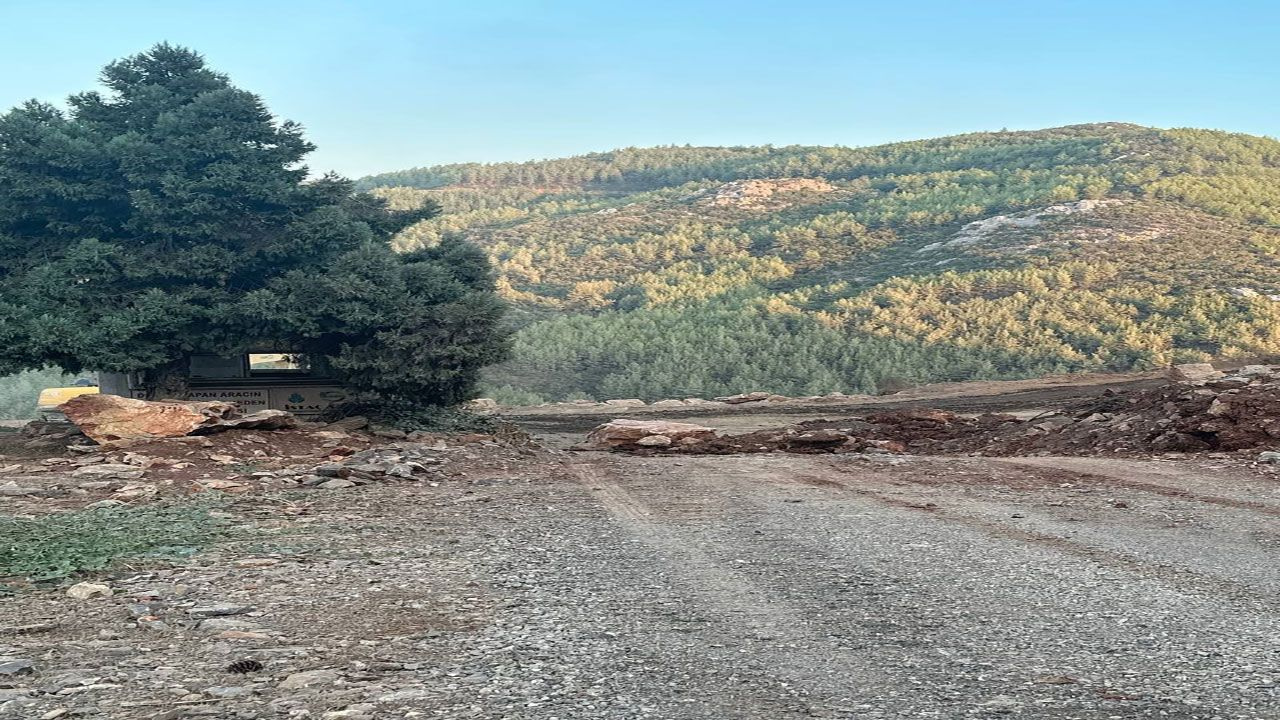 Patlamalar yüzünden gözlerine uyku girmiyor! Evleri çatlıyor, toz bulutları mahalleliye nefes aldırmıyor