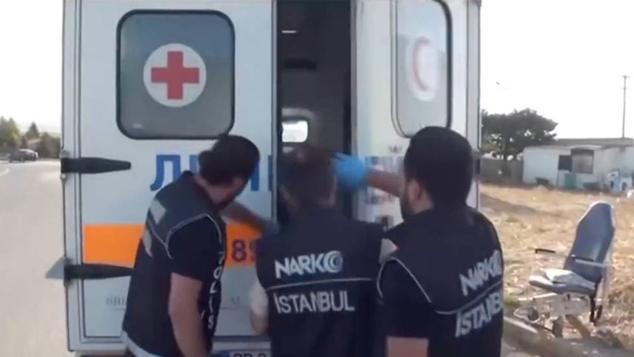 Bakan Ali Yerlikaya duyurdu! Hasta nakil aracıyla Türkiye'ye uyuşturucu sokmaya çalışanlar yakalandı