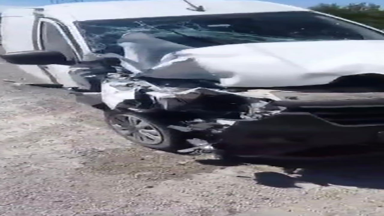 Isparta'da feci kaza! ticari araç traktöre çarptı: 2 yaralı