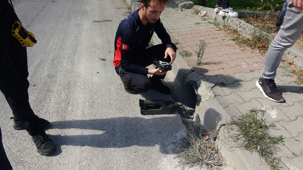 Sultanbeyli'de sokağa dökülen madde mahalleyi ayağa kaldırdı! Etrafa yayılan kokuya polis müdahale etti