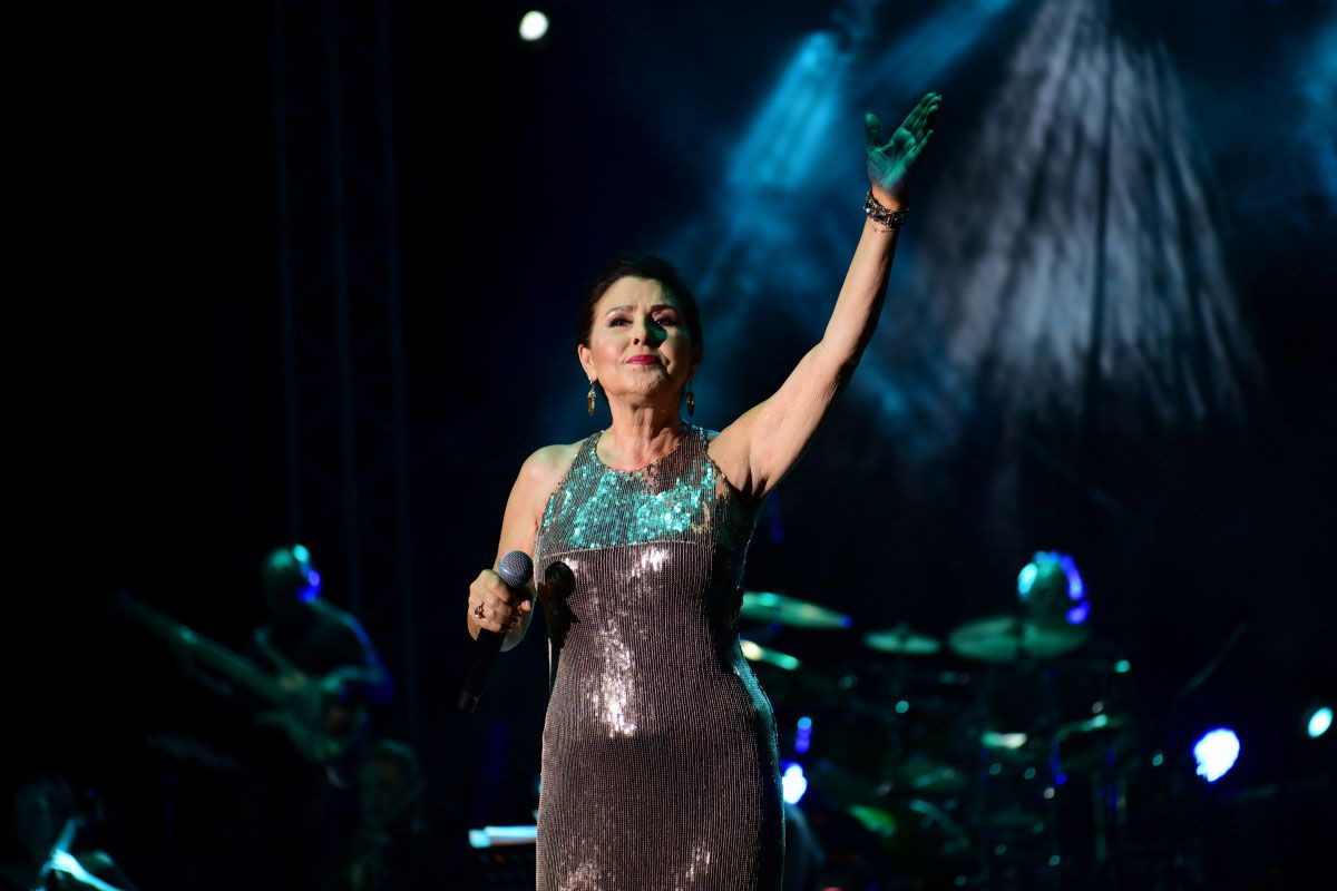 Ünlü şarkıcı Nilüfer kötü haberi duyurdu! Hastanelik oldu konserini iptal etti