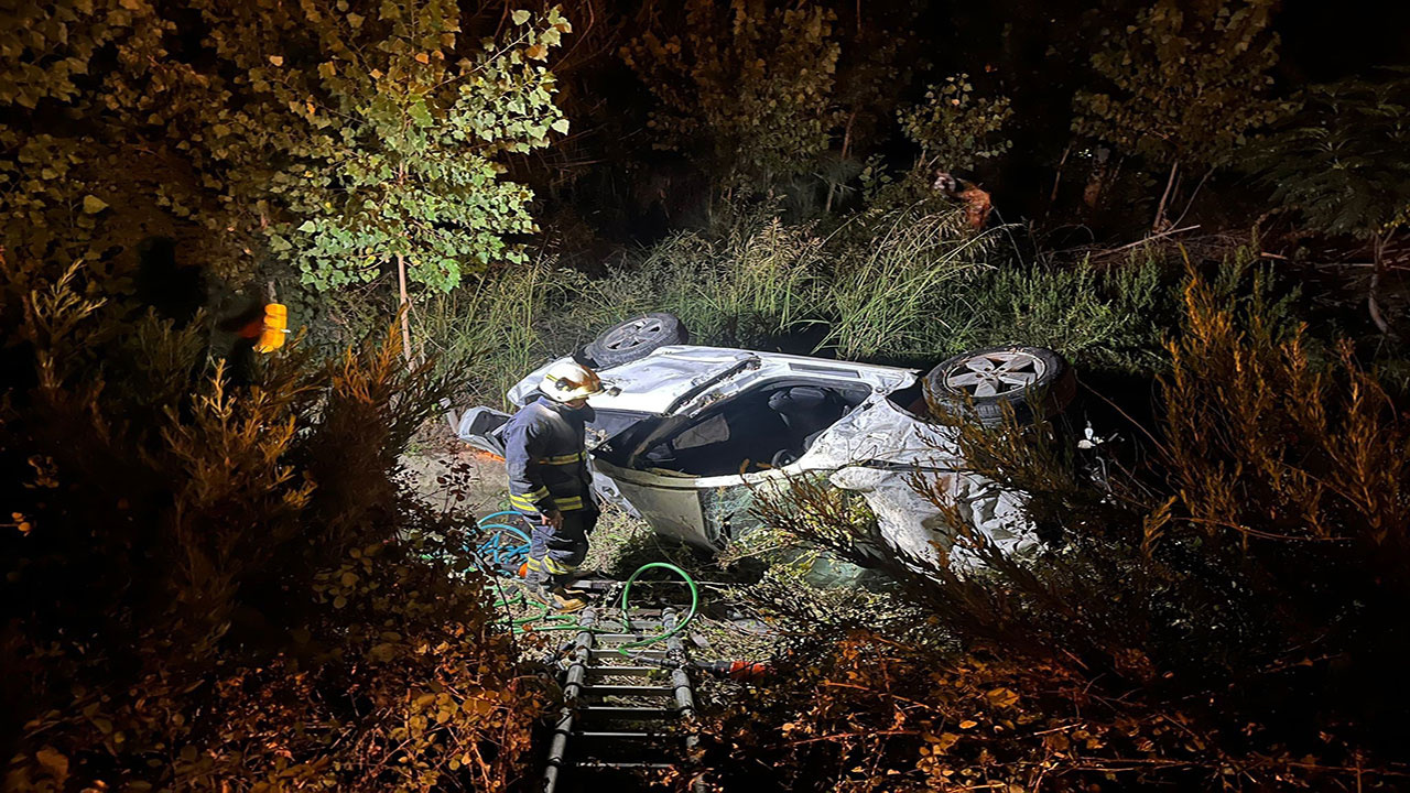Antalya'da acı kaza! Şarampole uçan otomobile 2 kişi can verdi
