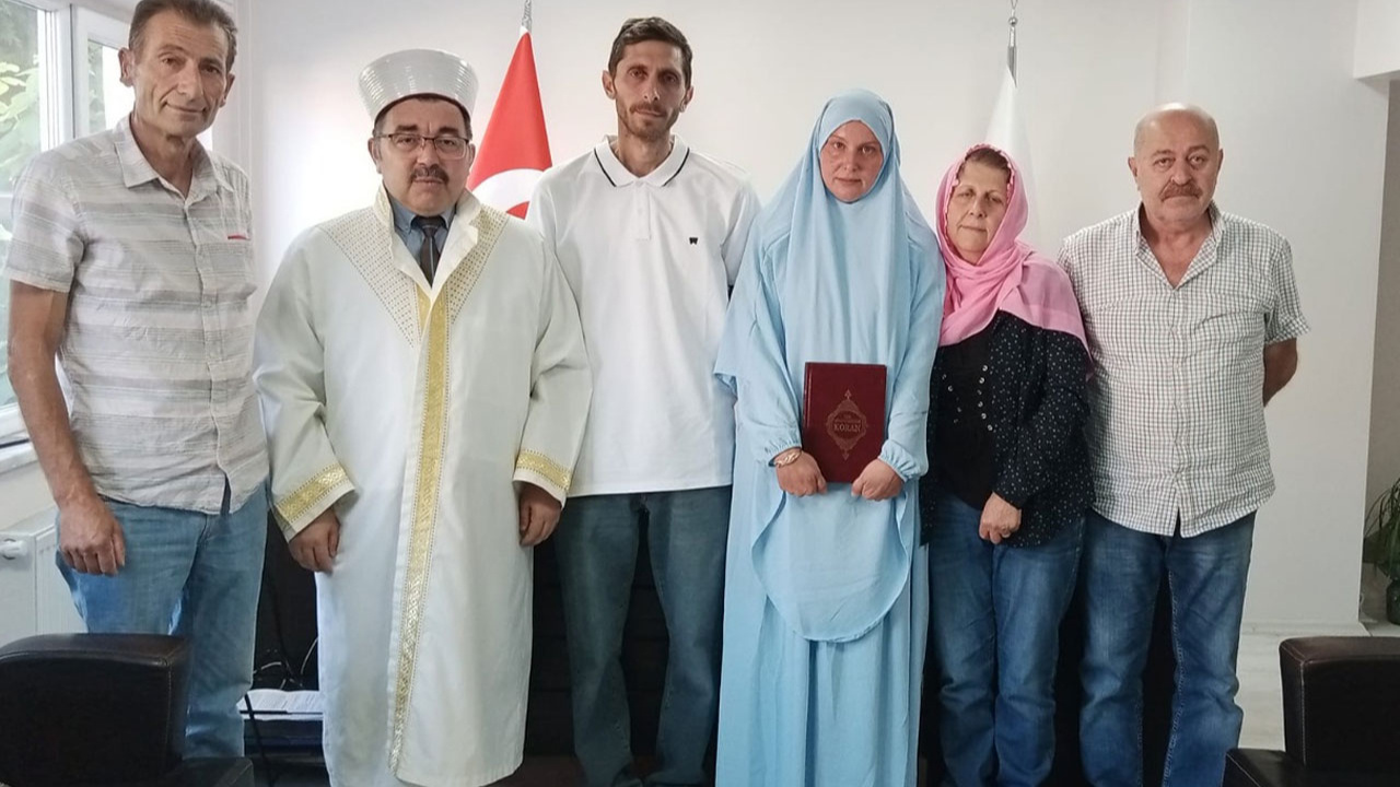 Aydın'da Alman vatandaşı Jennifer Müslüman oldu
