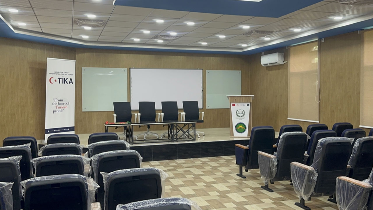 TİKA, Pakistan'daki Kaid-i Azam Üniversitesinde konferans salonu açtı