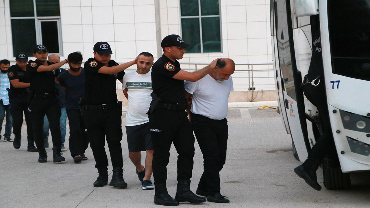 Adana'da silahlı suç örgütüne operasyon1 14 suç örgütü üyesi tutuklandı