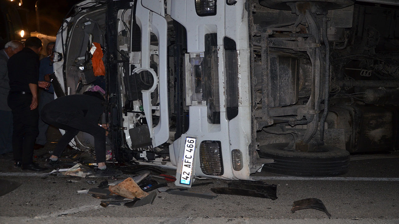 Konya'da korkunç kaza! İki tır kafa kafaya çarpıştı: 1 ölü 1 yaralı