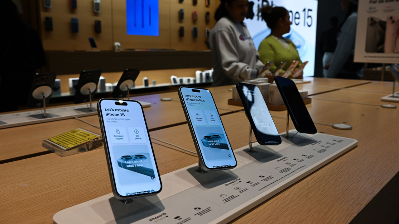 Apple'ın yeni telefonu iPhone 15'in satışı başladı!