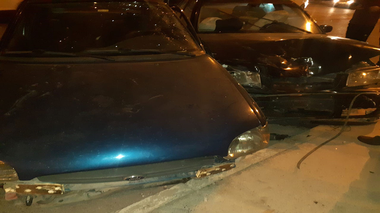Karabük'te alkollü sürücü dehşeti! Otomobiller çarpıştı, 2 kişi yaralandı