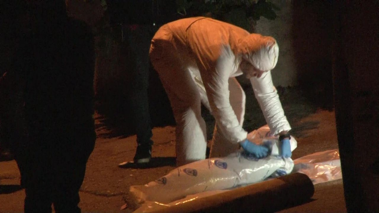 İstanbul'da kan donduran olay! Sokak ortasında halıya sarılı ceset bulundu