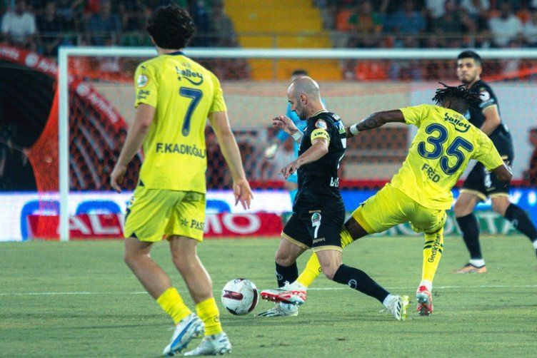 Fenerbahçe'nin golü çok tartışıldı! Ofsayt var mı? Erman Toroğlu ve Ahmet Çakar'dan flaş sözler