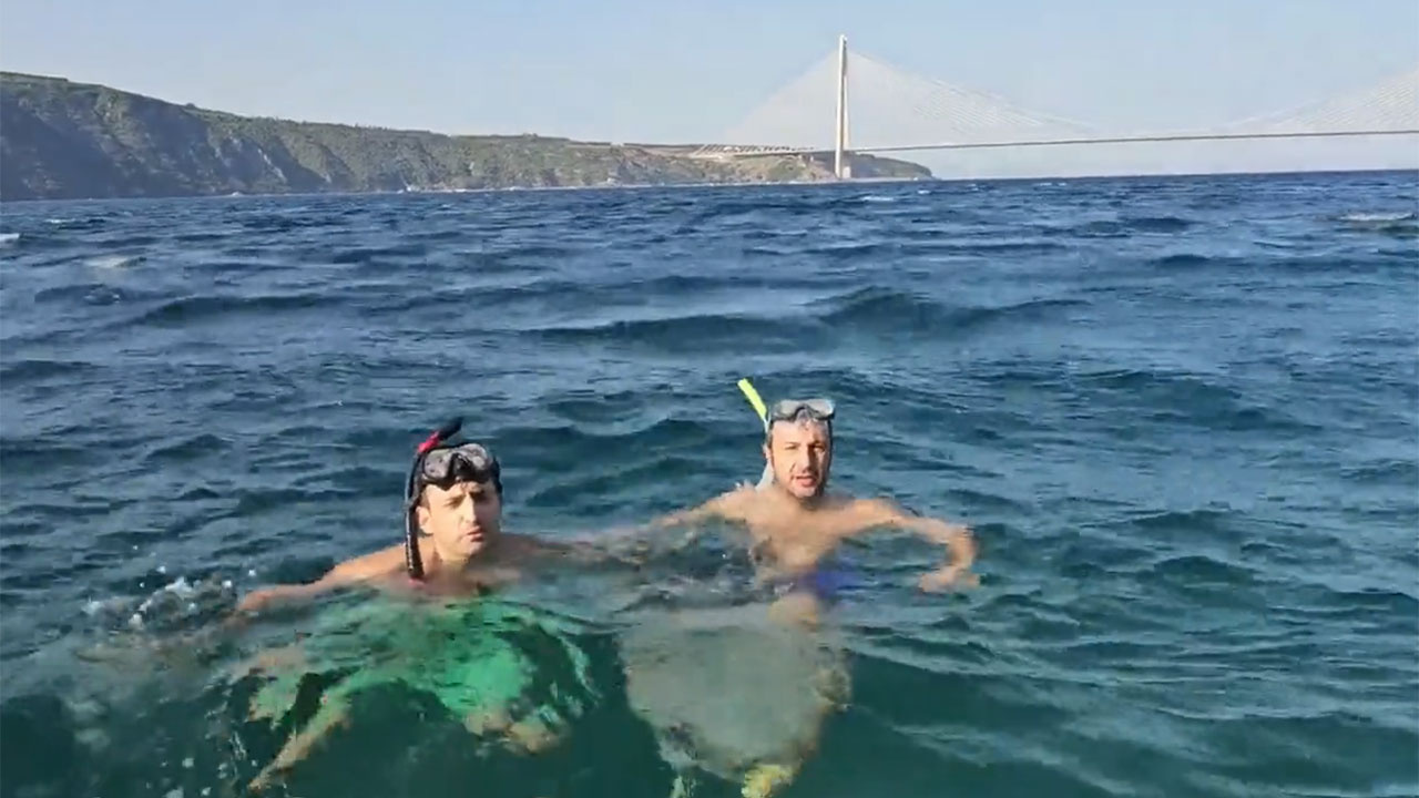 Selçuk Bayraktar İstanbul Boğazı'nı yüzerek geçti! Babası da 60 yaşında geçmiş...