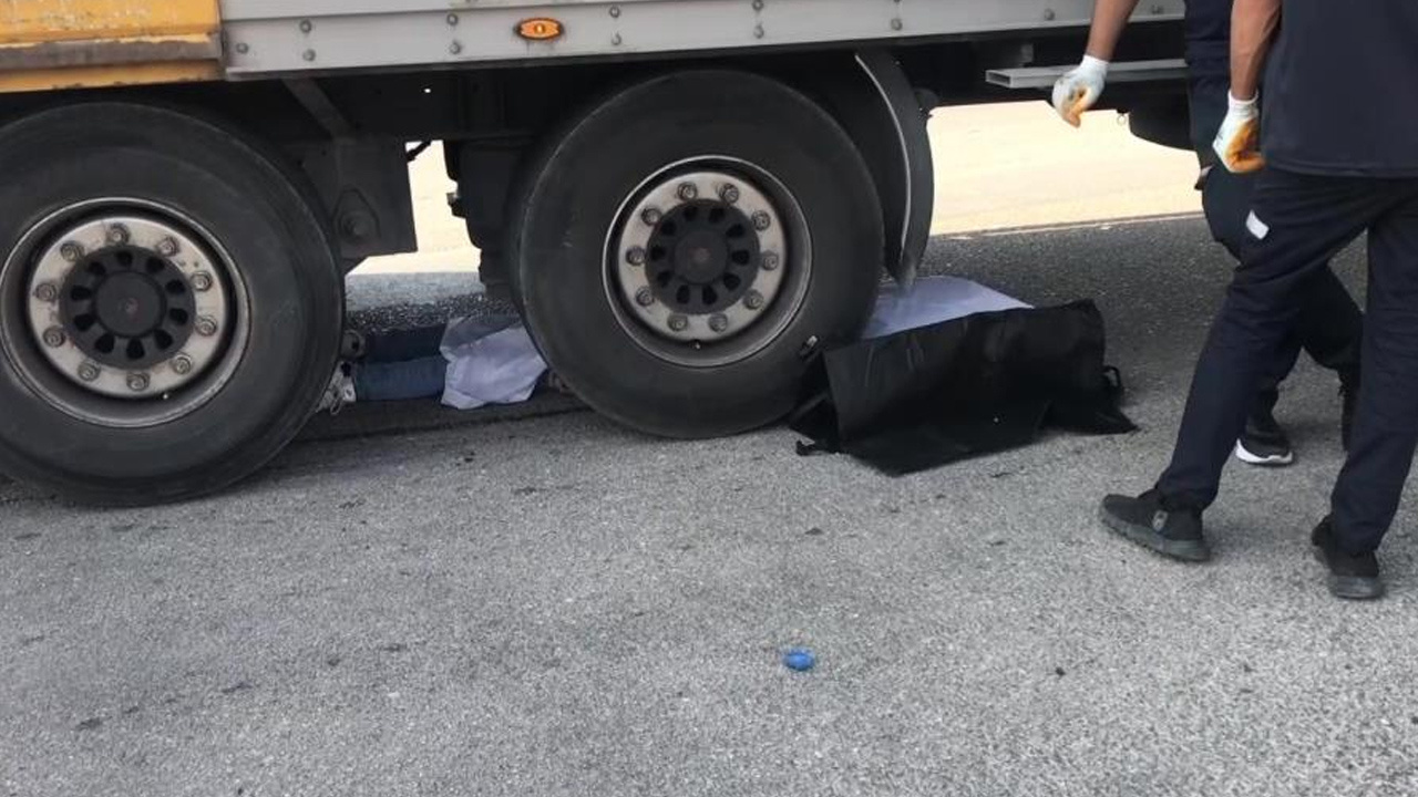 Adana'da motosikletli gencin feci ölümü! Kadın tır sürücüsü gözaltına alındı