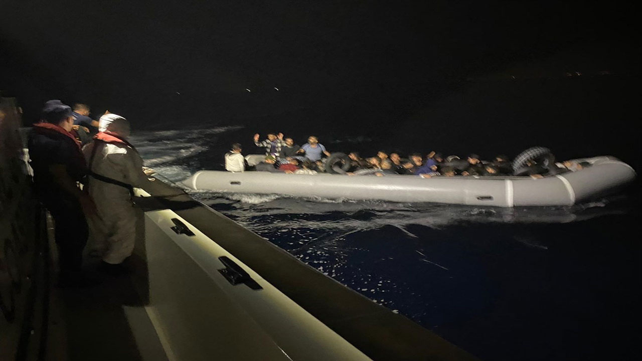 Balıkesir'de düzensiz göçmenlere geçit verilmedi! 86 düzensiz göçmen yakalandı