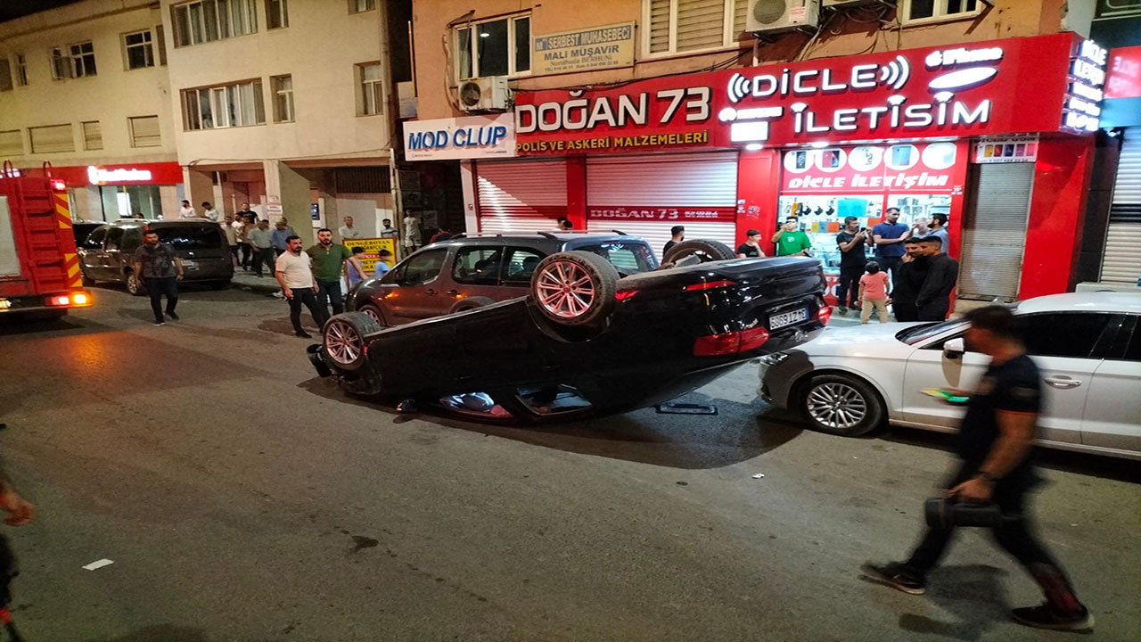 Şırnak'ta korkunç kaza! kamyonet ve otomobil kafa kafaya çarpıştı: 5 yaralı