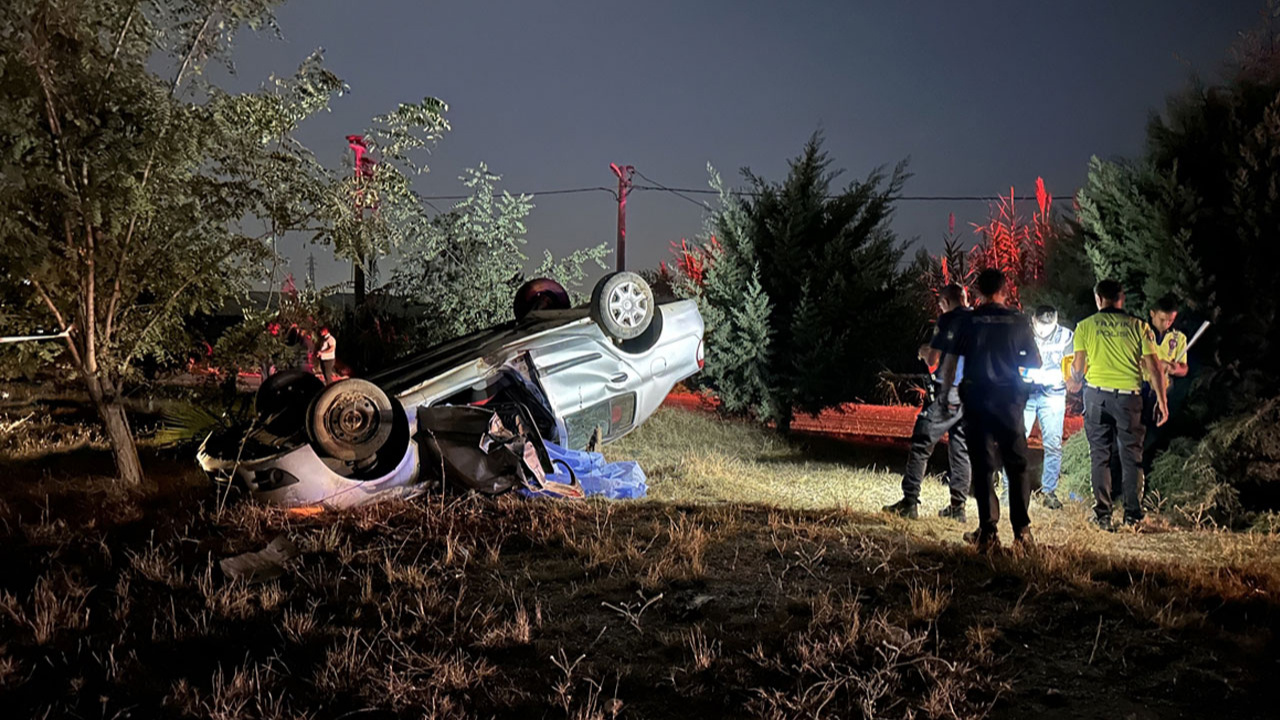 Antalya'da otomobil refüje çarparak devrildi, sürücüsü öldü!