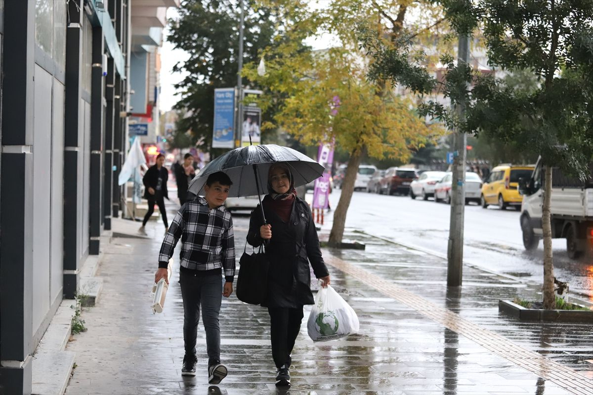 Beklenen sağanak yağış çok fena geliyor! Meteoroloji ve AKOM İstanbul için saat verdi! İstanbul, Ankara, İzmir hava durumu....