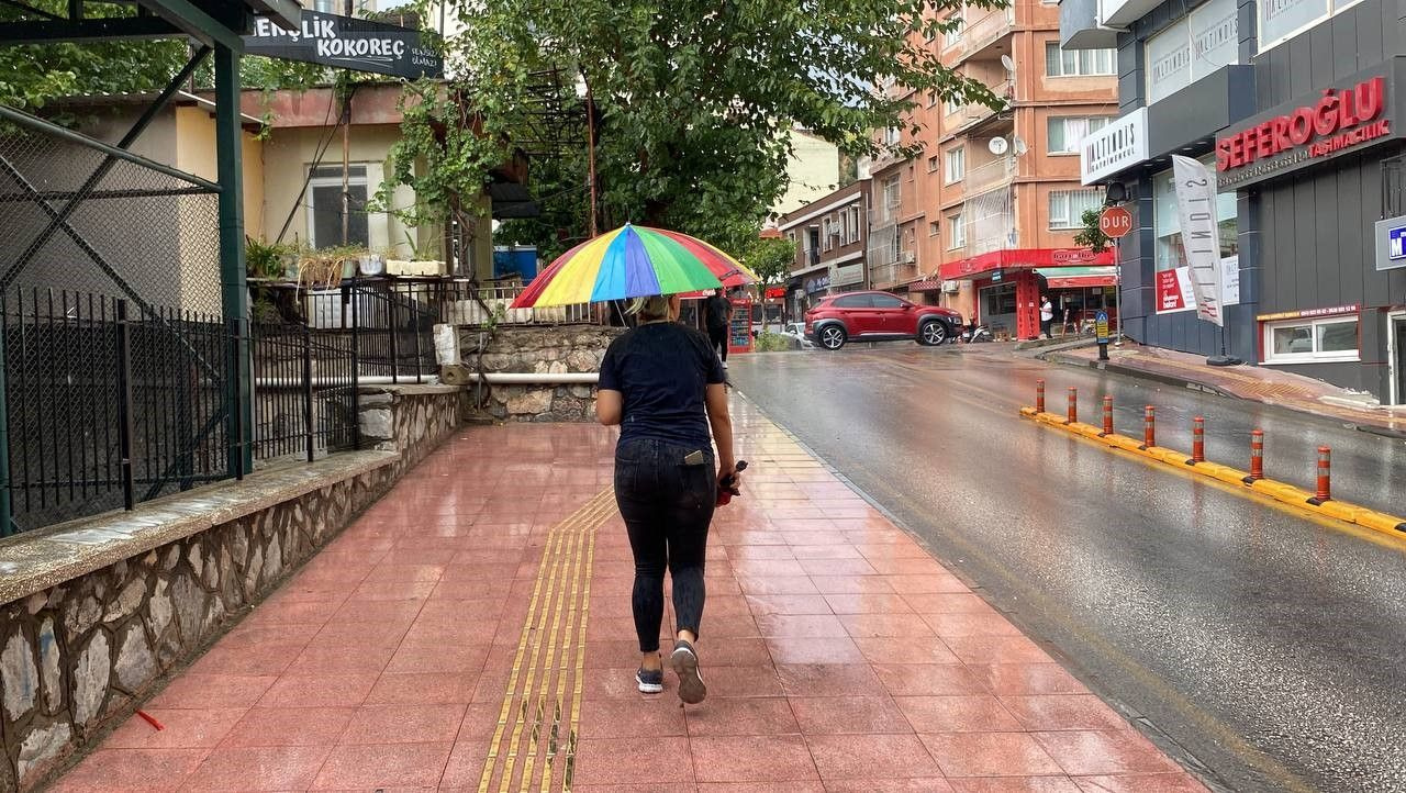 Beklenen sağanak yağış çok fena geliyor! Meteoroloji ve AKOM İstanbul için saat verdi! İstanbul, Ankara, İzmir hava durumu....