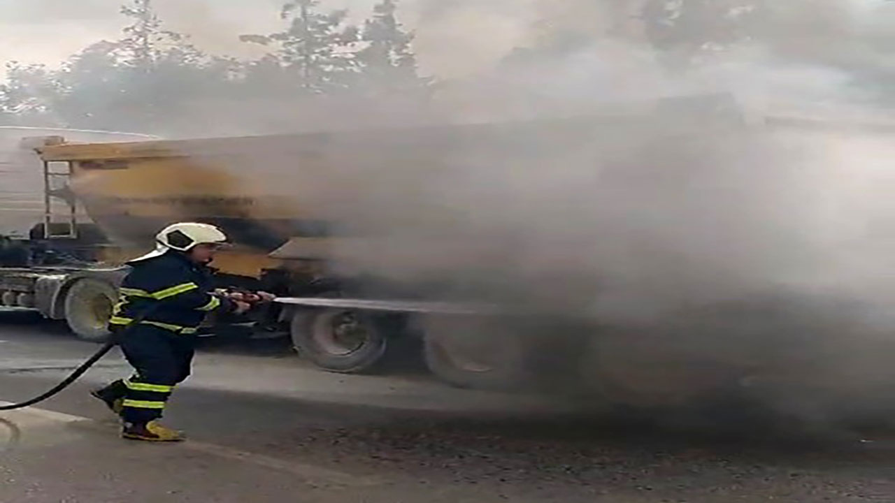 Karabük'te seyir halindeki kamyonetin lastikleri alev aldı!