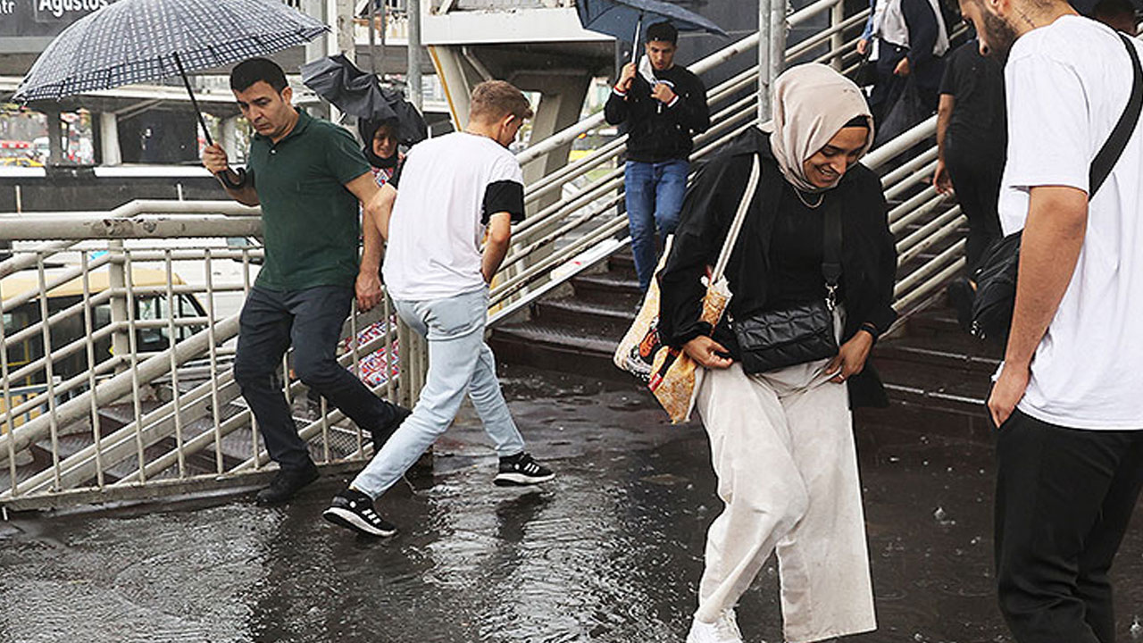 İstanbul Valisi Davut Gül'den "sağanak nedeniyle su baskını" uyarısı