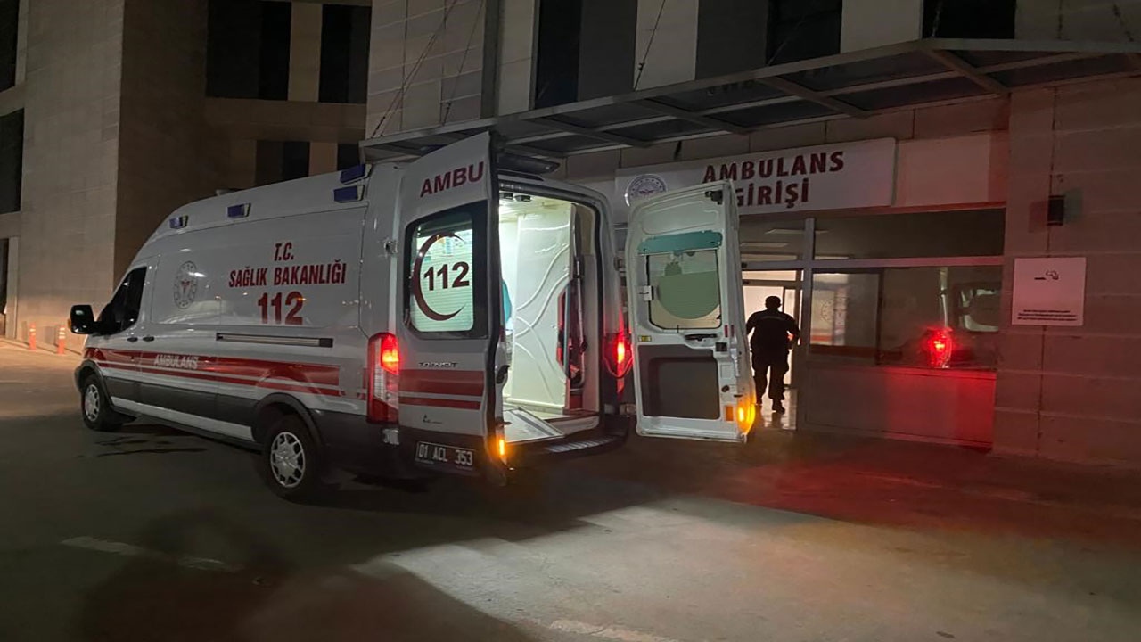 Adana'da korkunç kaza! Araçlarının lastiği patlayan çifte tır çarptı: 1 ölü, 1 ağır yaralı