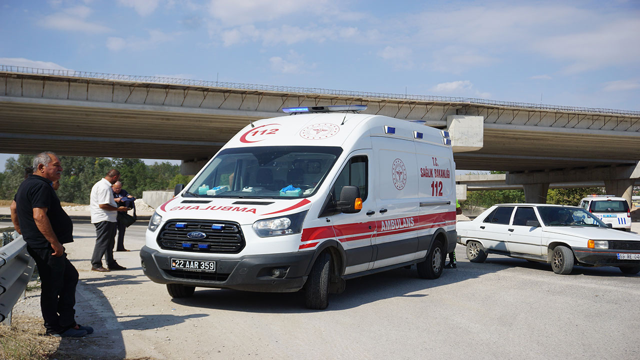 Edirne'de feci kaza! İki otomobil birbirine girdi: 3 yaralı