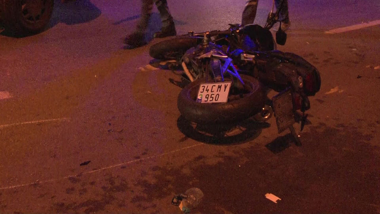 Kartal'da kontrolden çıkan otomobil ve motosiklet çarpıştı: 2 yaralı