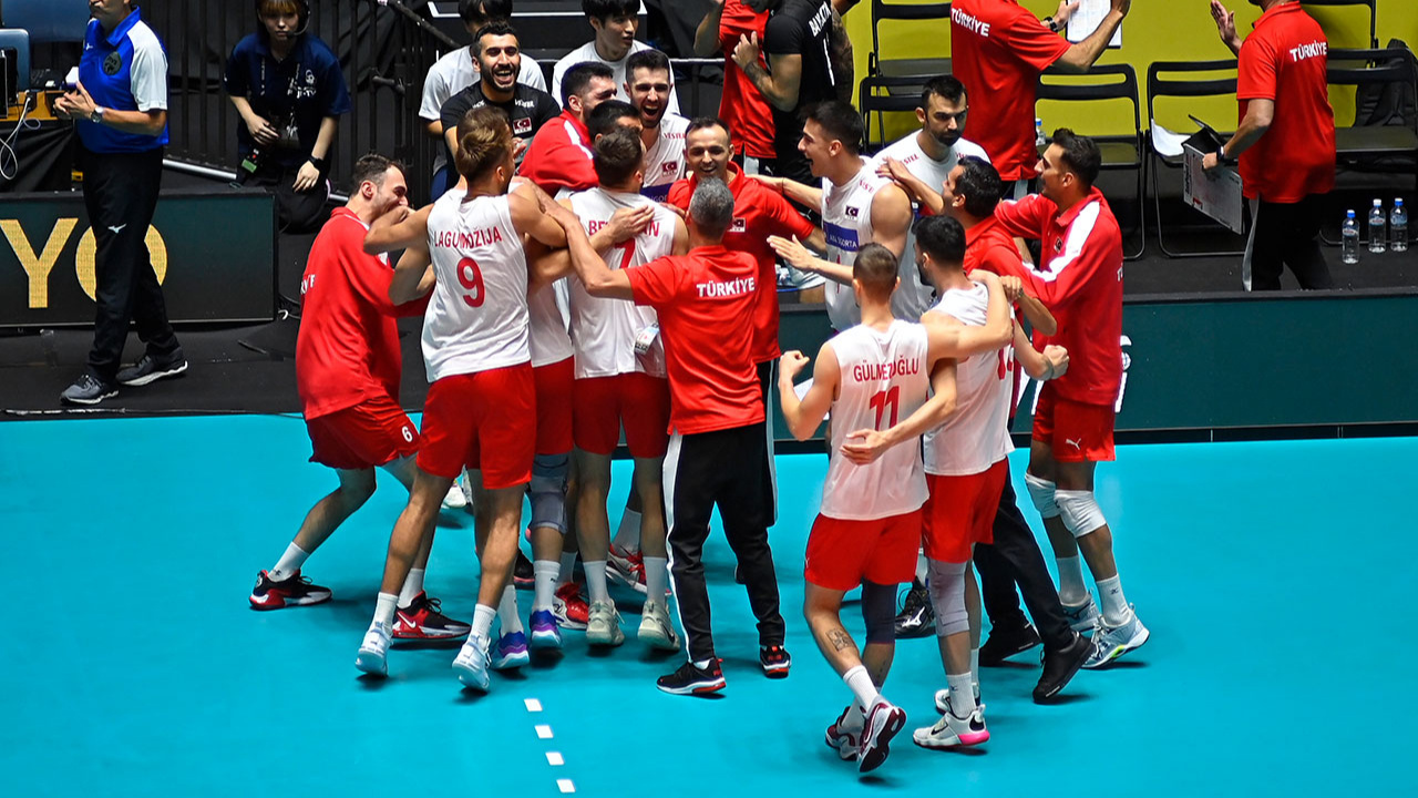 Voleybol olimpiyat elemelerinde Türkiye Sırbıstan'ı 3-1 yendi!