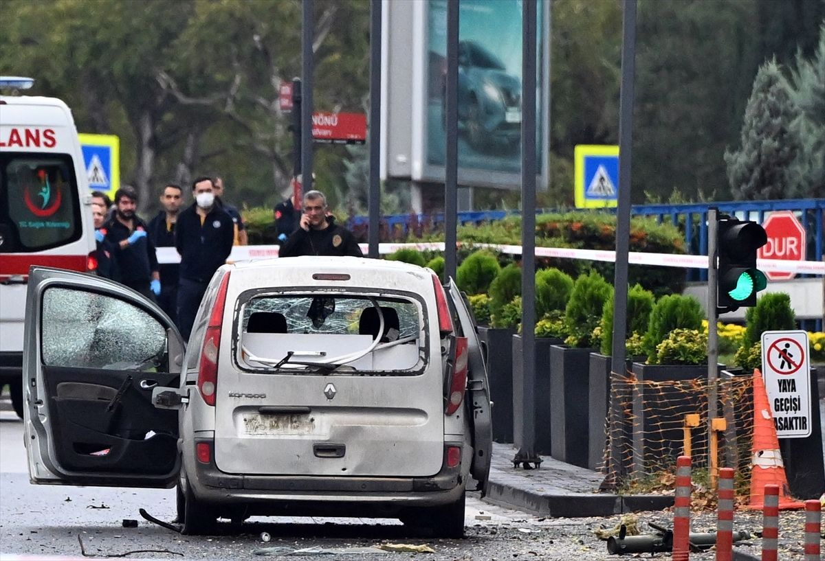 Ankara'da terör saldırısı! Terörist kendini patlattı, işte olay yerinden ilk görüntüler