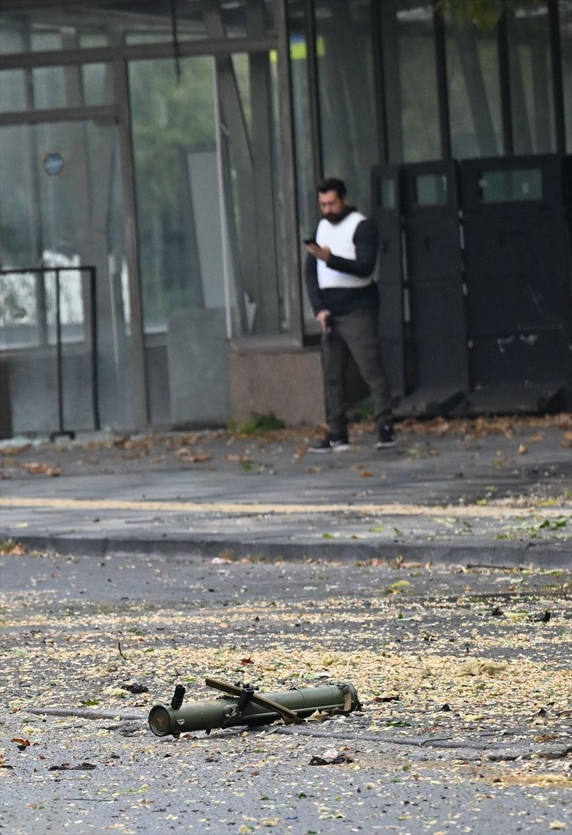 Ankara'da terör saldırısı! Terörist kendini patlattı, işte olay yerinden ilk görüntüler