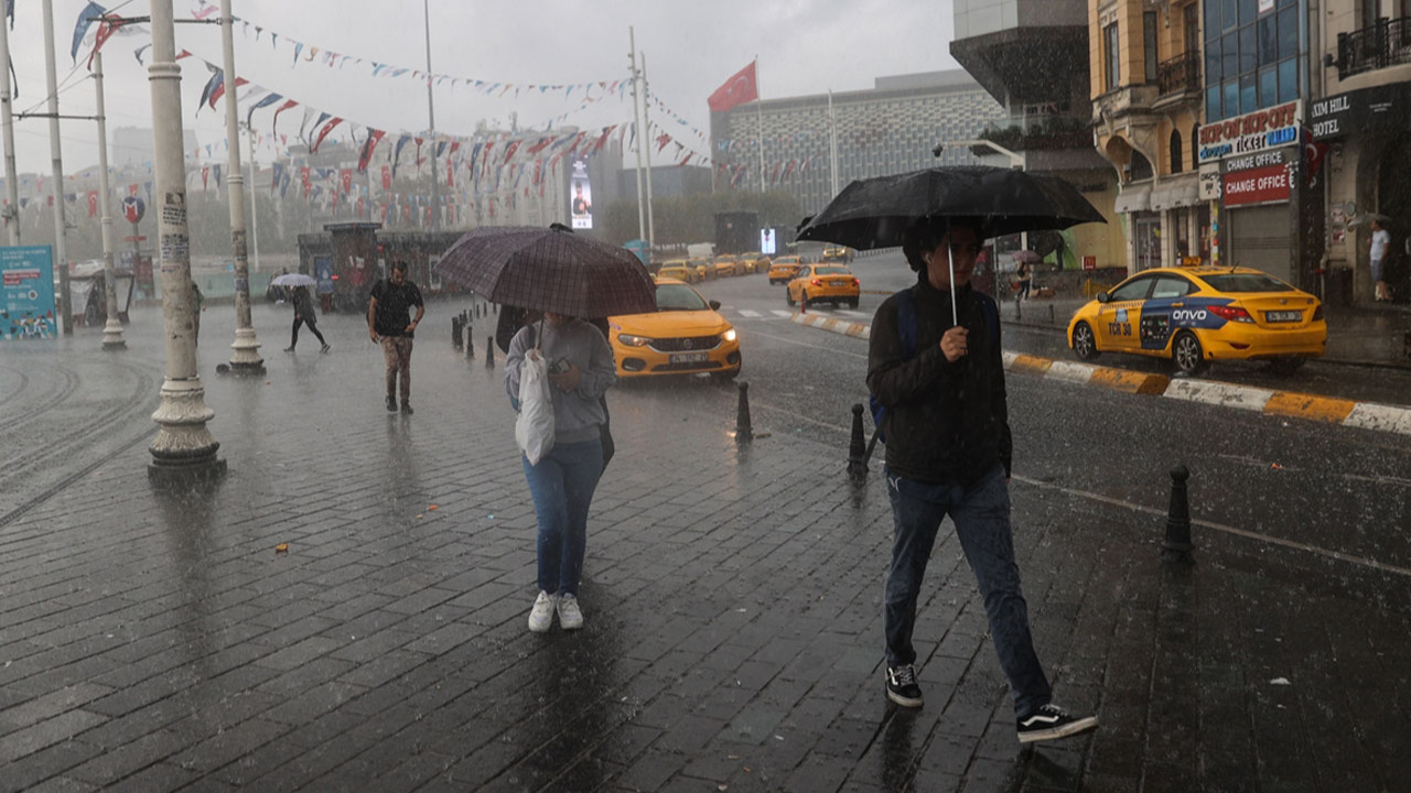 İstanbul’da sağanak yağış etkili oluyor