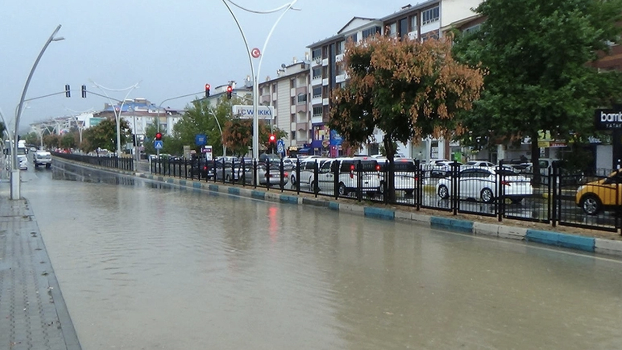 Sağanak yağış Tunceli'de zor anlar yaşattı, vatandaş isyan etti!