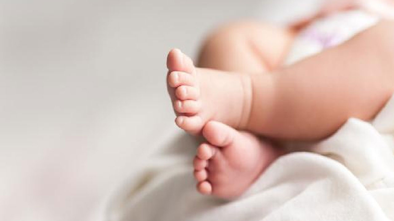 Nüfusu azalan Yunanistan'da yeni doğan bebek sayısı 2022'de geriledi
