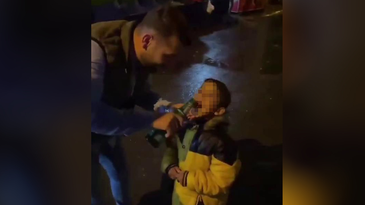 İstanbul’da skandal görüntü! Küçük çocuğa alkol içirip video çektiler