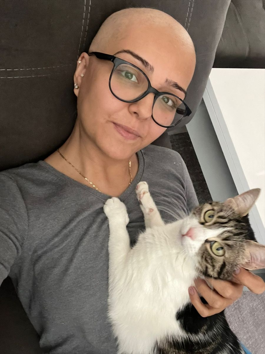Kedisi 'Şans' memesini tırmalayınca kanser olduğu ortaya çıktı! 'Şans'ı sayesinde kurtuldu