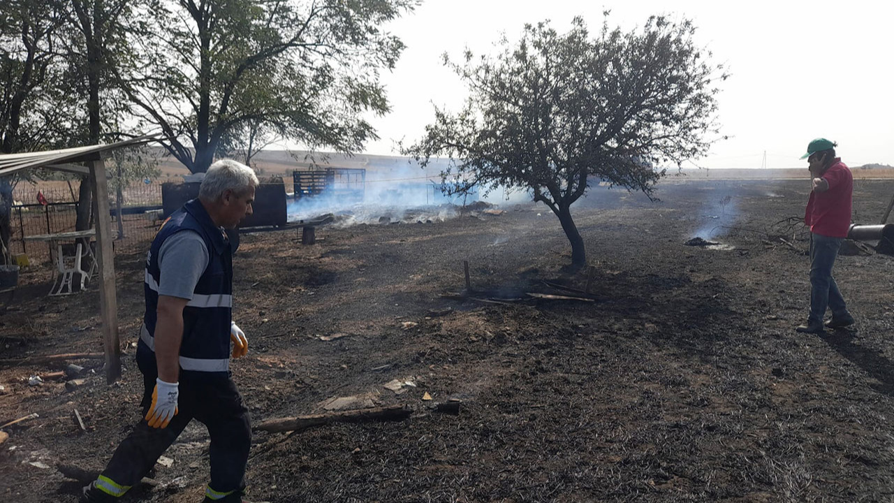 Edirne'de anız yangını: 500 dönüm tarım arazisi ve 3 ahır zarar gördü!
