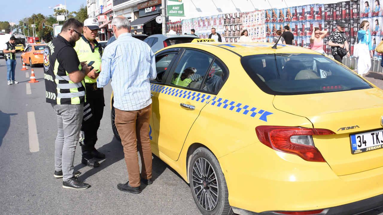 İstanbul polisi, kurallara uymayan taksi sürücülerine göz açtırmıyor