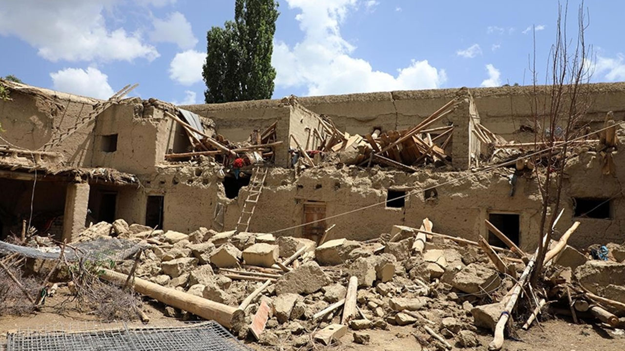 Afganistan'daki depremde can kaybı 215'e yükseldi